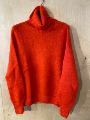 PULL  ROLKRAAG BRIGHT RED